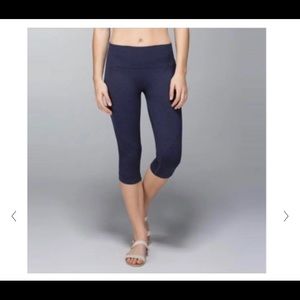 Lululemon in the flow crop